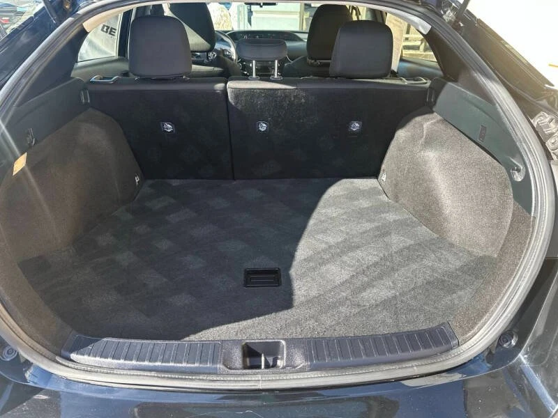 2022 Toyota Prius 4th Gen - Image 9 of 12