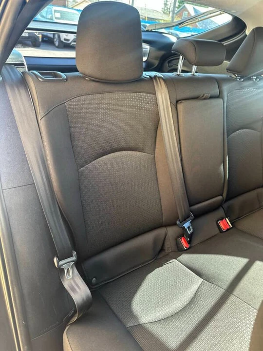2022 Toyota Prius 4th Gen - Image 8 of 12