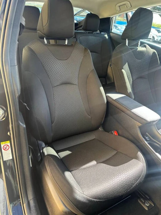 2022 Toyota Prius 4th Gen - Image 7 of 12