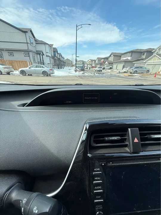 2022 Toyota Prius 5th Gen - Image 9 of 18