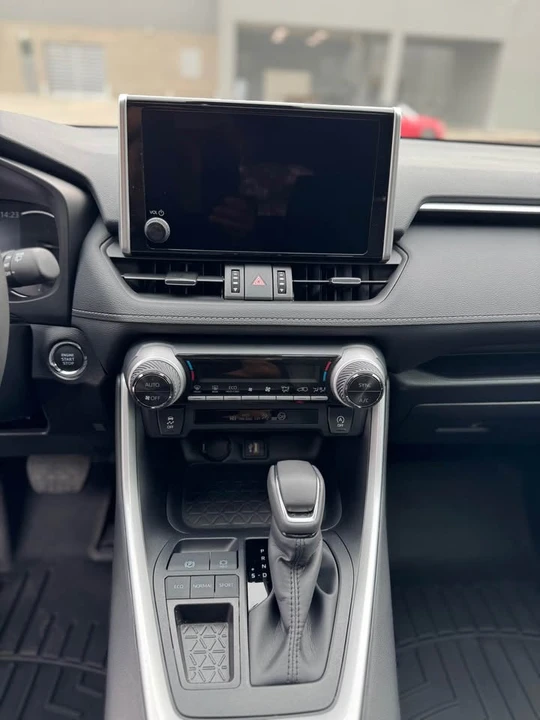 2022 Toyota RAV4 5th Gen - Image 12 of 15
