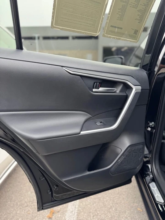2022 Toyota RAV4 5th Gen - Image 13 of 15