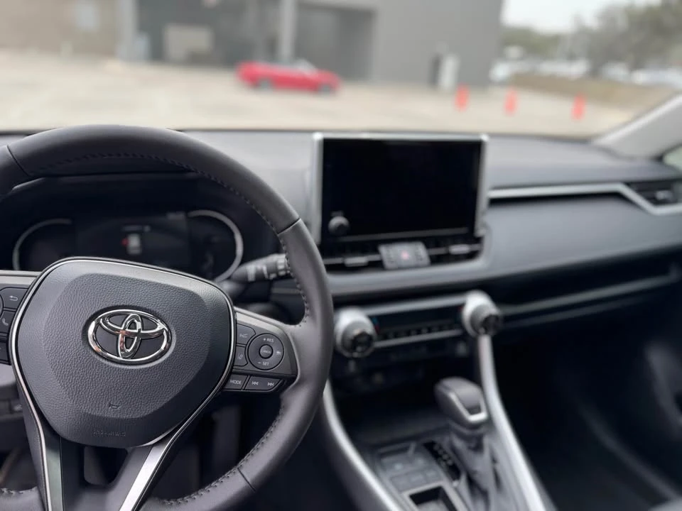 2022 Toyota RAV4 5th Gen - Image 10 of 15