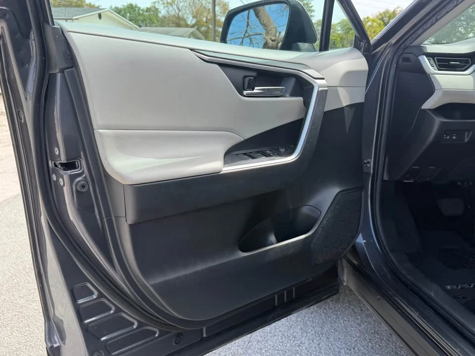 2022 Toyota RAV4 5th Gen - Image 10 of 17