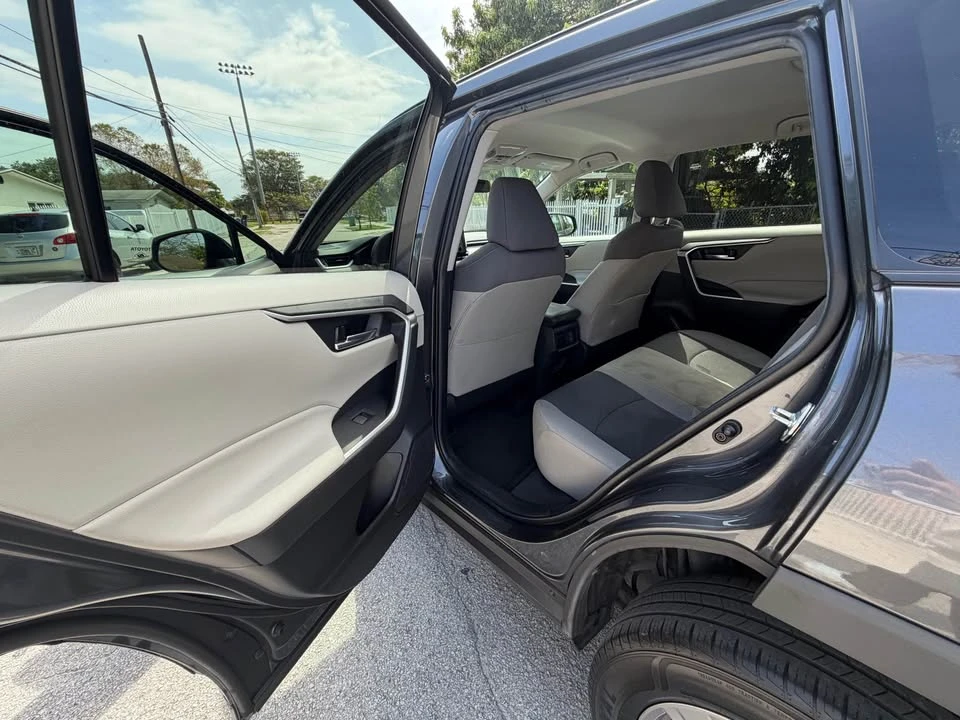 2022 Toyota RAV4 5th Gen - Image 13 of 17