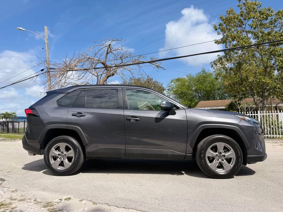 2022 Toyota RAV4 5th Gen - Image 4 of 17