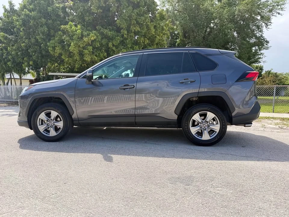 2022 Toyota RAV4 5th Gen - Image 8 of 17