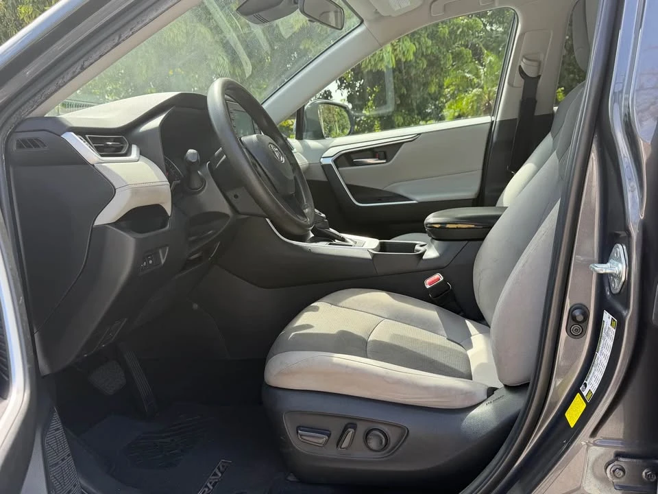 2022 Toyota RAV4 5th Gen - Image 9 of 17