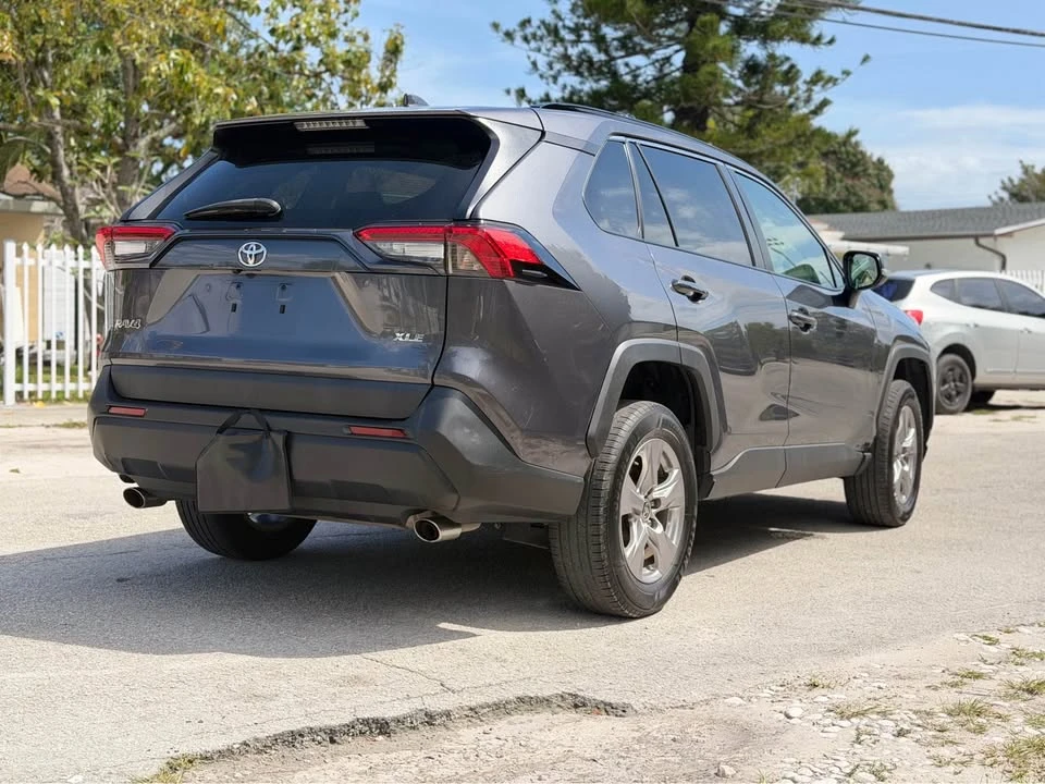 2022 Toyota RAV4 5th Gen - Image 5 of 17