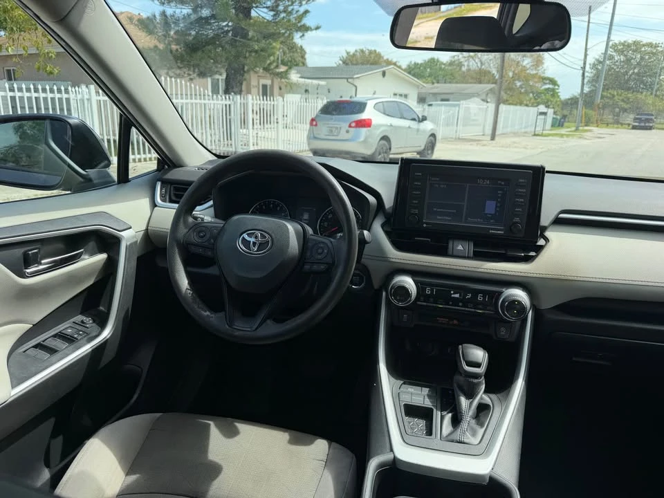 2022 Toyota RAV4 5th Gen - Image 15 of 17
