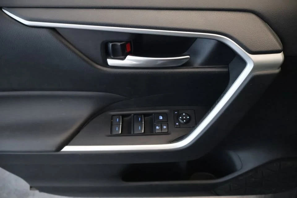 2022 Toyota RAV4 5th Gen - Image 15 of 18