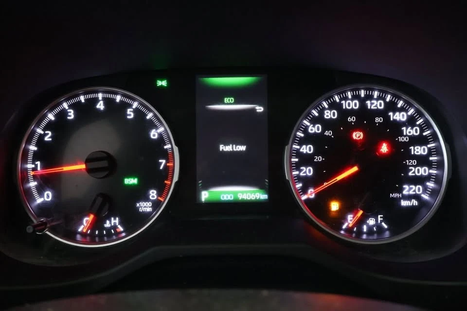 2022 Toyota RAV4 5th Gen - Image 9 of 18