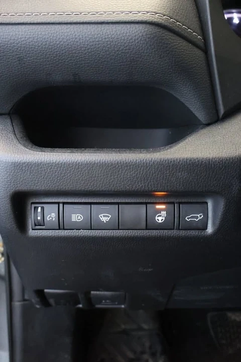 2022 Toyota RAV4 5th Gen - Image 14 of 18