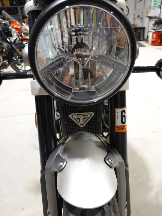 2022 Triumph Speed Twin 1200 - Image 11 of 31