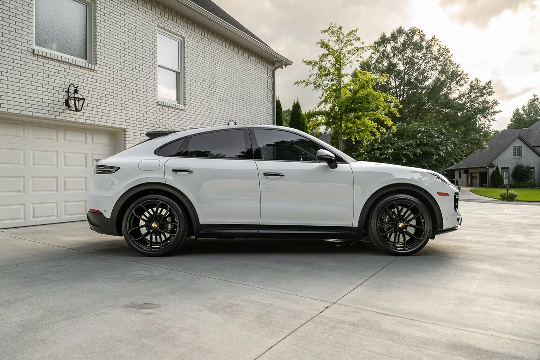 2022 Porsche 9Y0/9Y3 Cayenne Turbo GT - Image 4 of 11