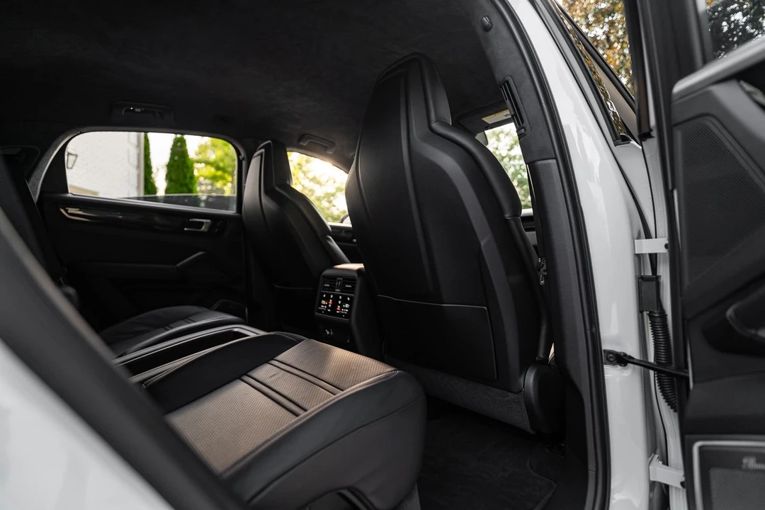 2022 Porsche 9Y0/9Y3 Cayenne Turbo GT - Image 8 of 11