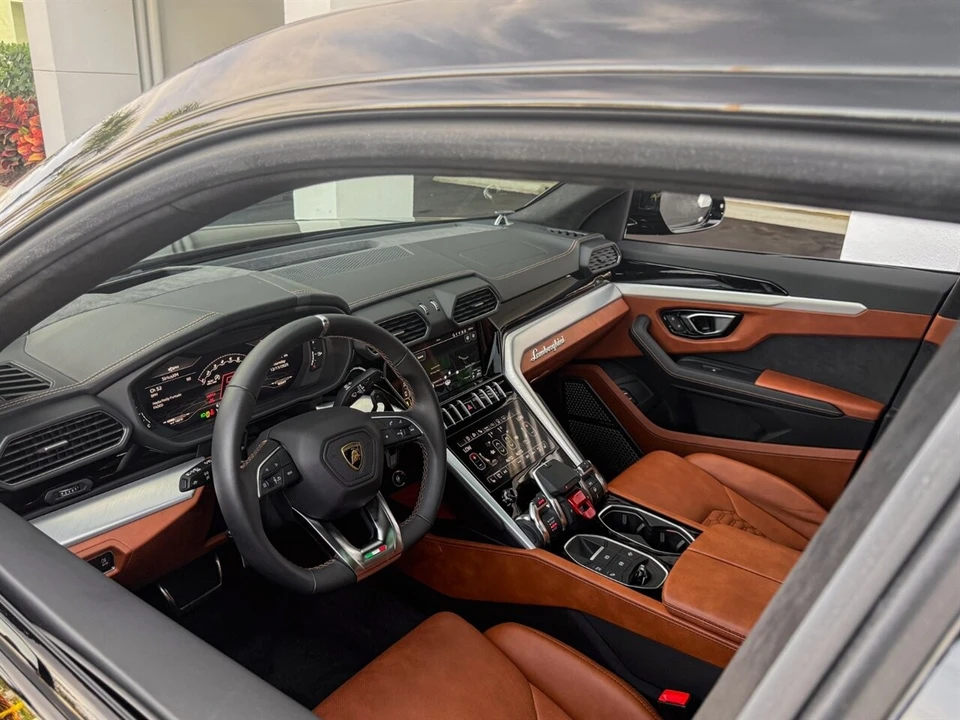 2022 Lamborghini Urus - Image 2 of 4