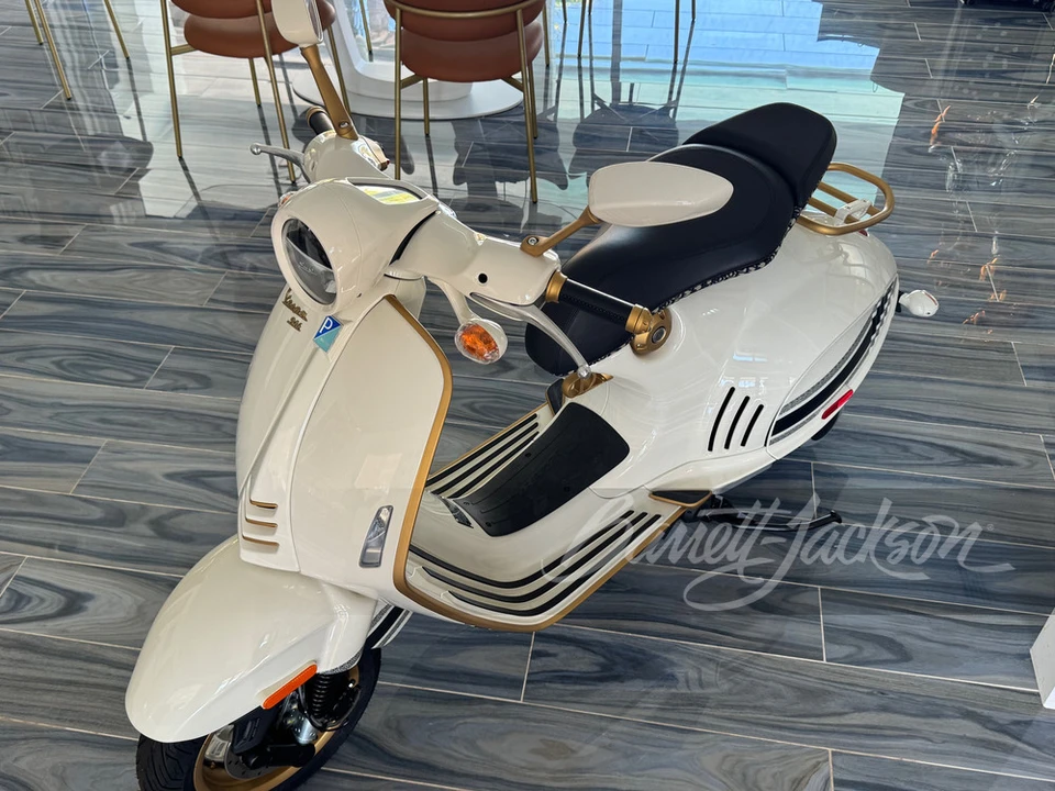 2022 Vespa - Image 12 of 17