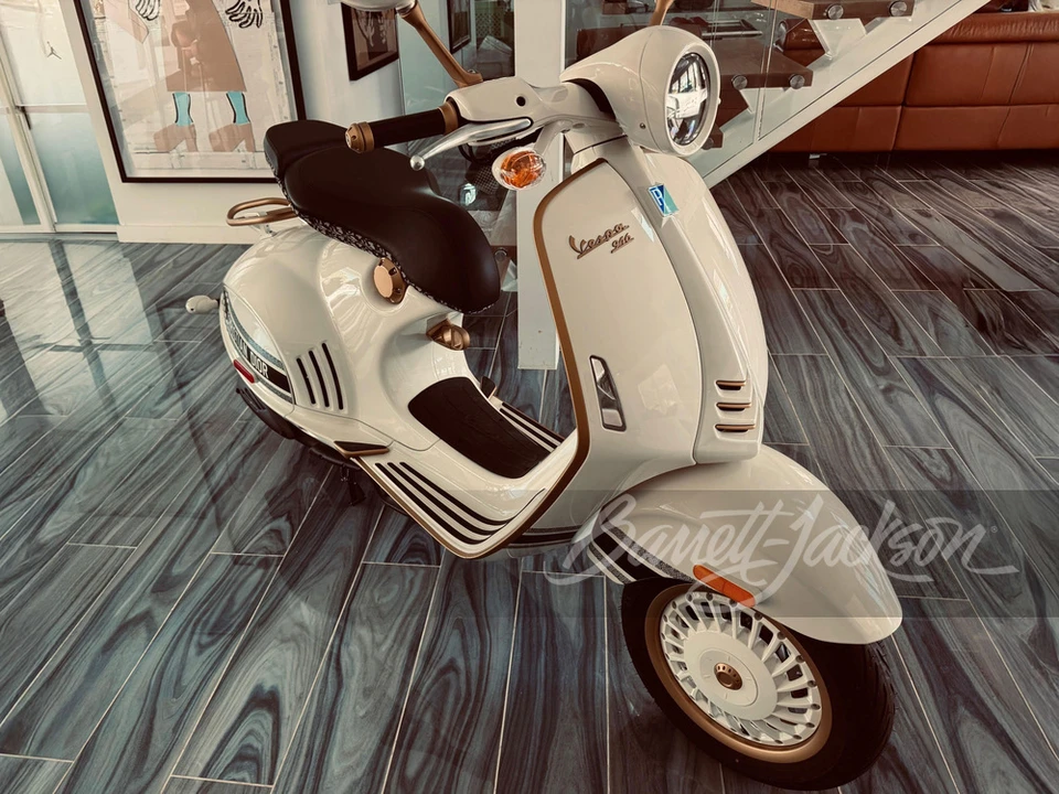 2022 Vespa - Image 15 of 17