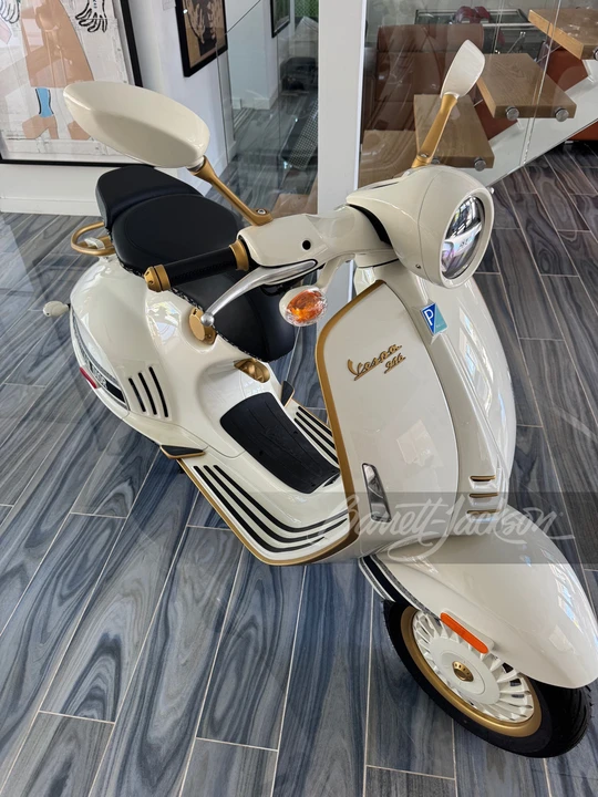 2022 Vespa - Image 17 of 17