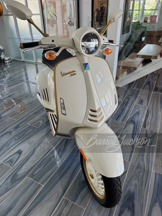 2022 Vespa - Image 13 of 17
