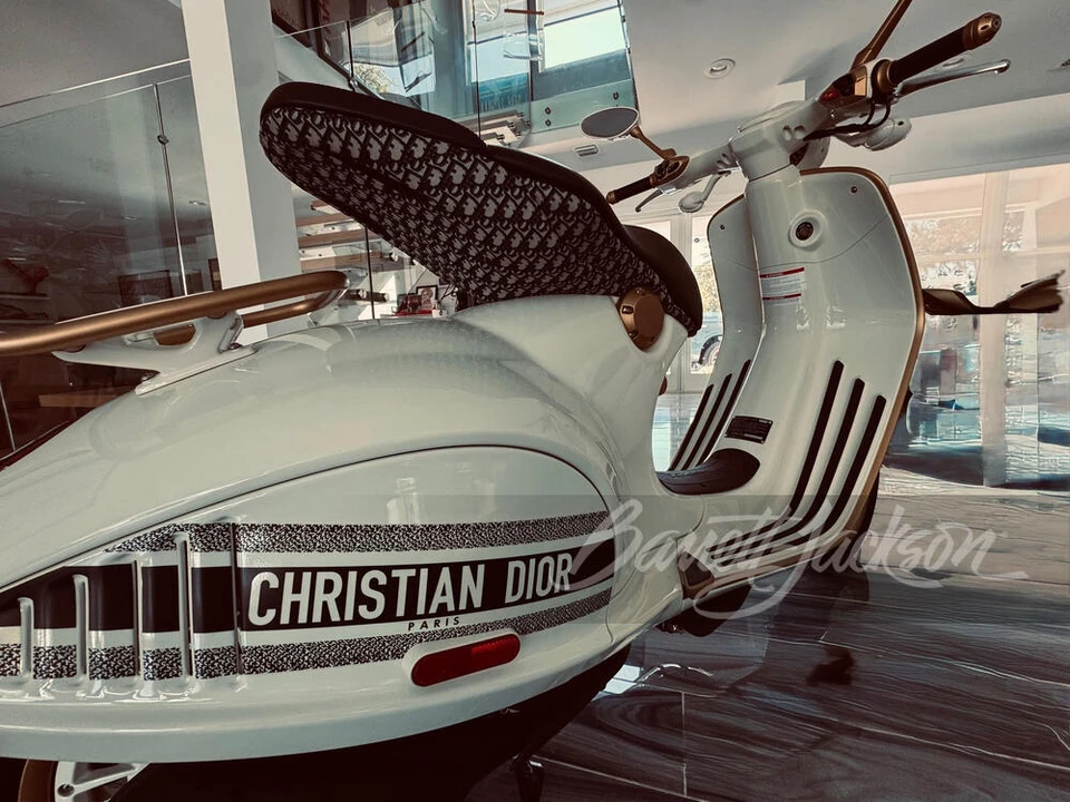 2022 Vespa - Image 4 of 17