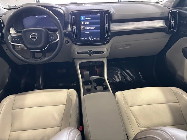 2022 Volvo XC40 - Image 9 of 21