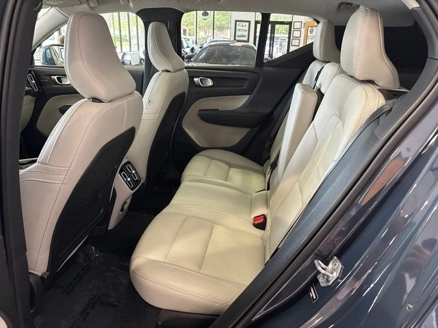 2022 Volvo XC40 - Image 7 of 12