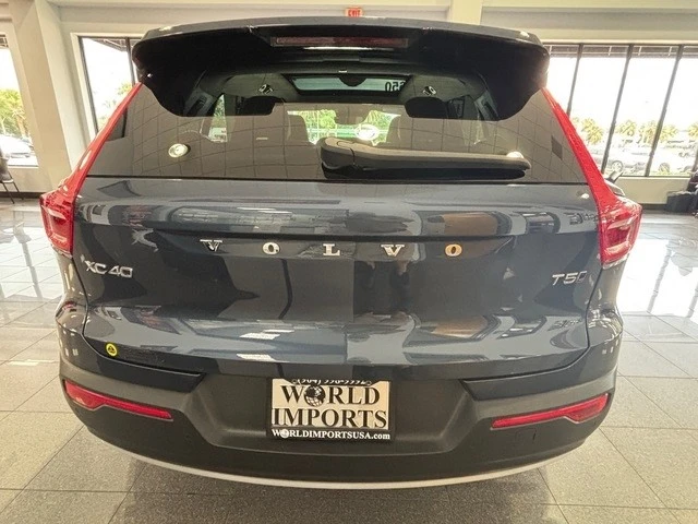 2022 Volvo XC40 - Image 13 of 21