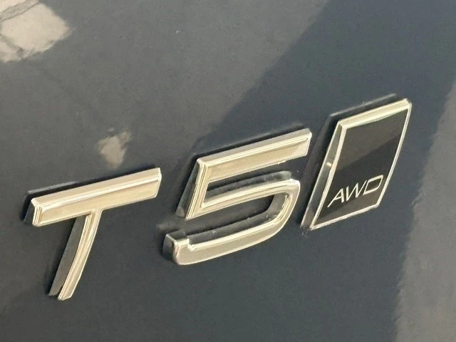 2022 Volvo XC40 - Image 14 of 21