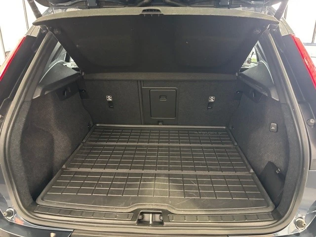 2022 Volvo XC40 - Image 15 of 21