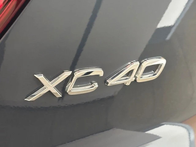2022 Volvo XC40 - Image 12 of 21
