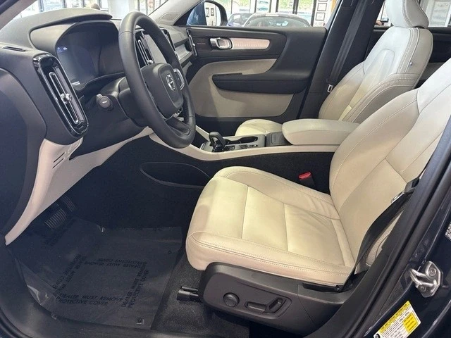 2022 Volvo XC40 - Image 4 of 12