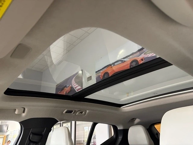 2022 Volvo XC40 - Image 6 of 21
