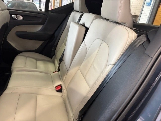 2022 Volvo XC40 - Image 8 of 12