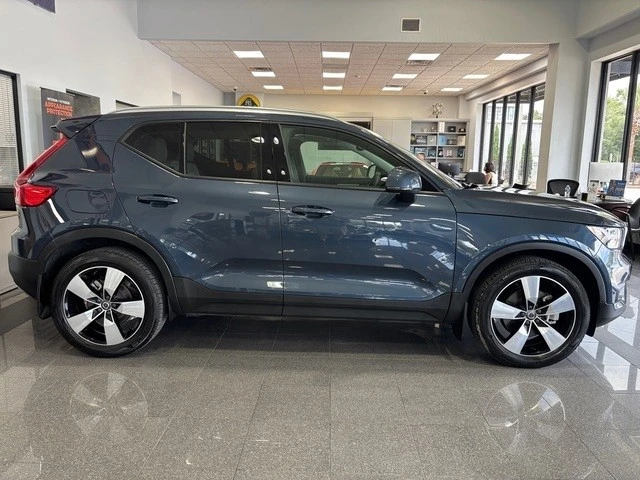 2022 Volvo XC40 - Image 19 of 21