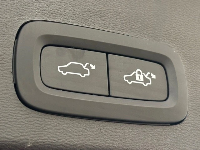 2022 Volvo XC40 - Image 16 of 21