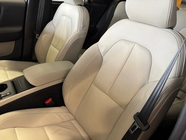 2022 Volvo XC40 - Image 5 of 12
