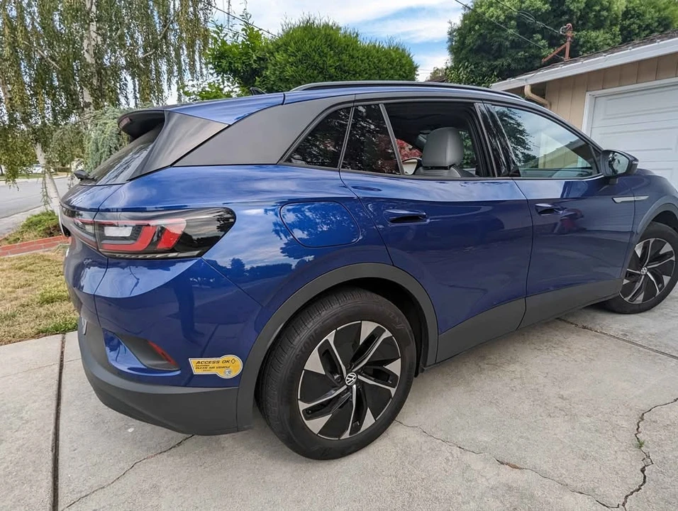 2022 Volkswagen ID.4 - Image 2 of 7