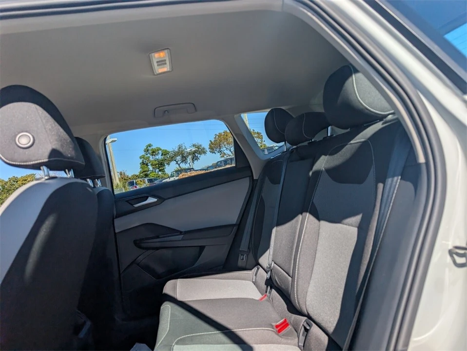2022 Volkswagen Taos - Image 13 of 21