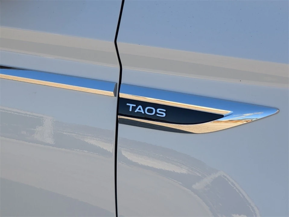 2022 Volkswagen Taos - Image 10 of 21