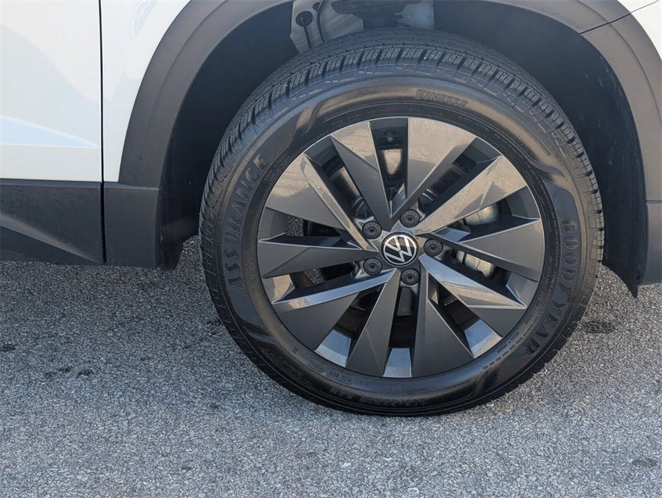 2022 Volkswagen Taos - Image 9 of 21