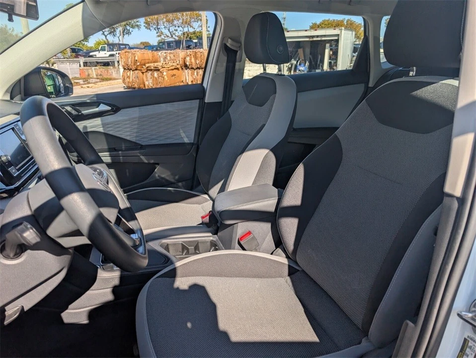 2022 Volkswagen Taos - Image 11 of 21