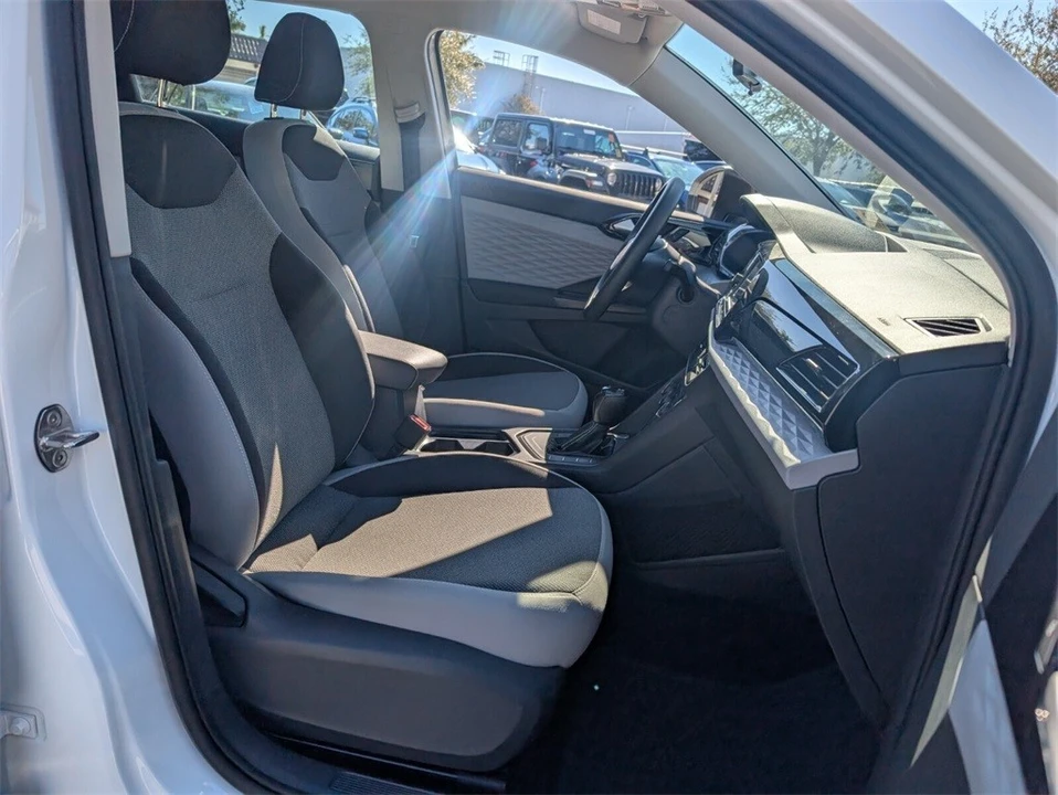 2022 Volkswagen Taos - Image 17 of 21