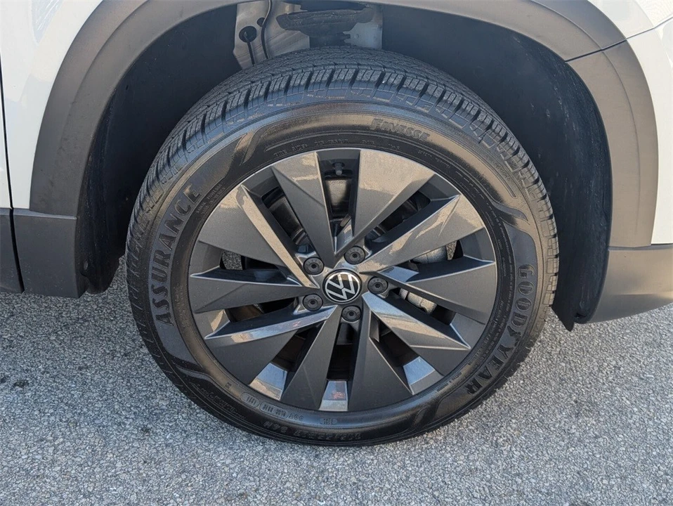 2022 Volkswagen Taos - Image 18 of 21