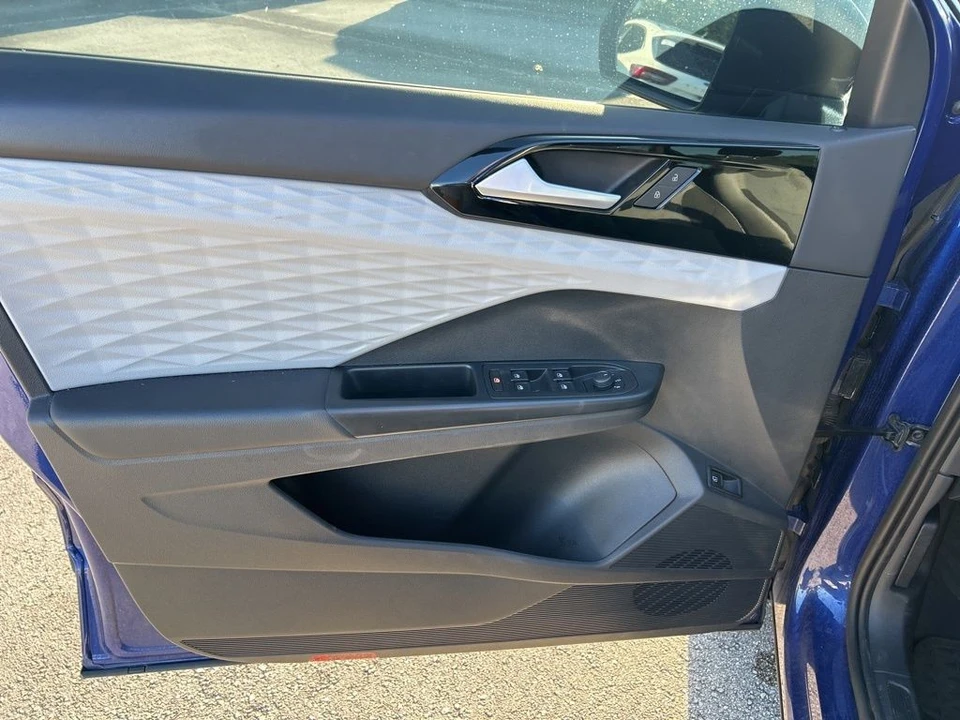 2022 Volkswagen Taos - Image 10 of 12