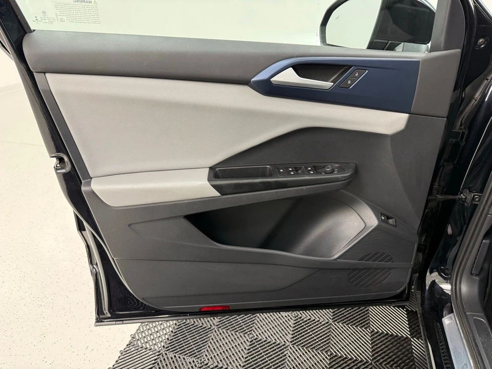 2022 Volkswagen Taos - Image 12 of 21