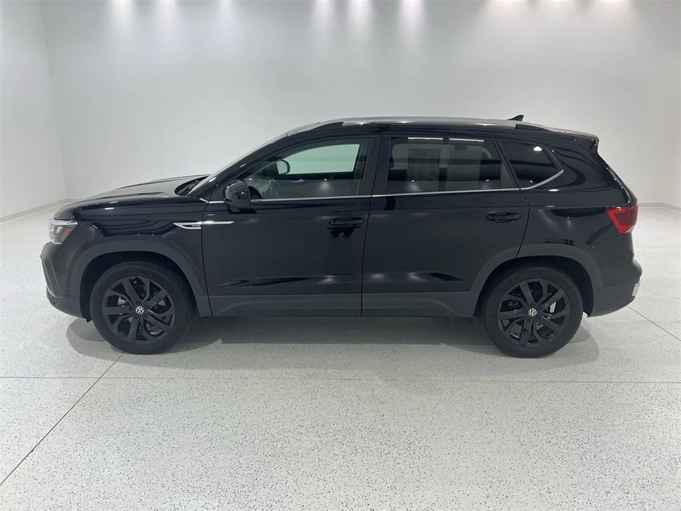 2022 Volkswagen Taos - Image 2 of 12