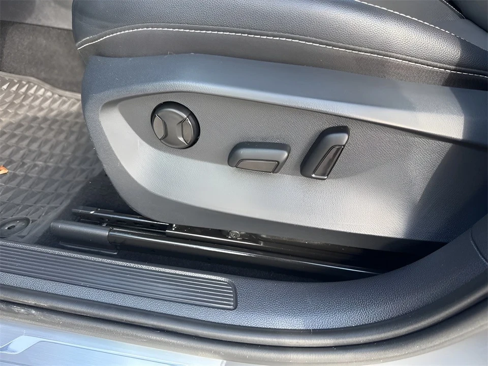 2022 Volkswagen Taos - Image 10 of 12