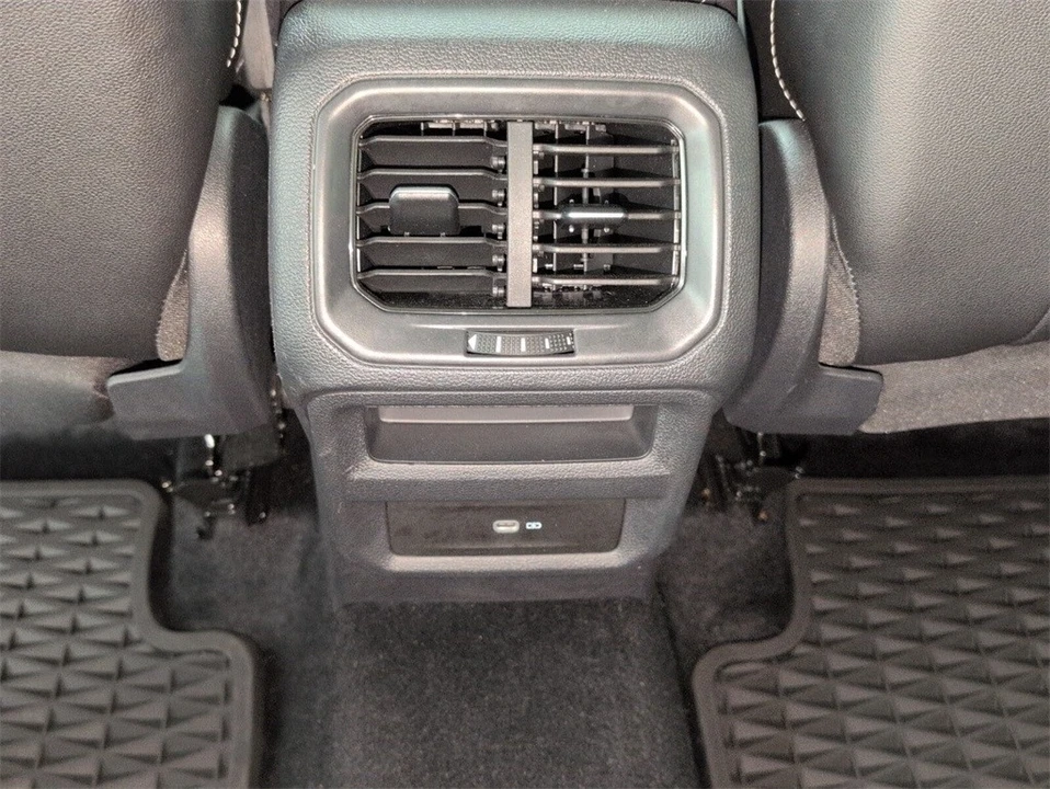 2022 Volkswagen Taos - Image 10 of 12
